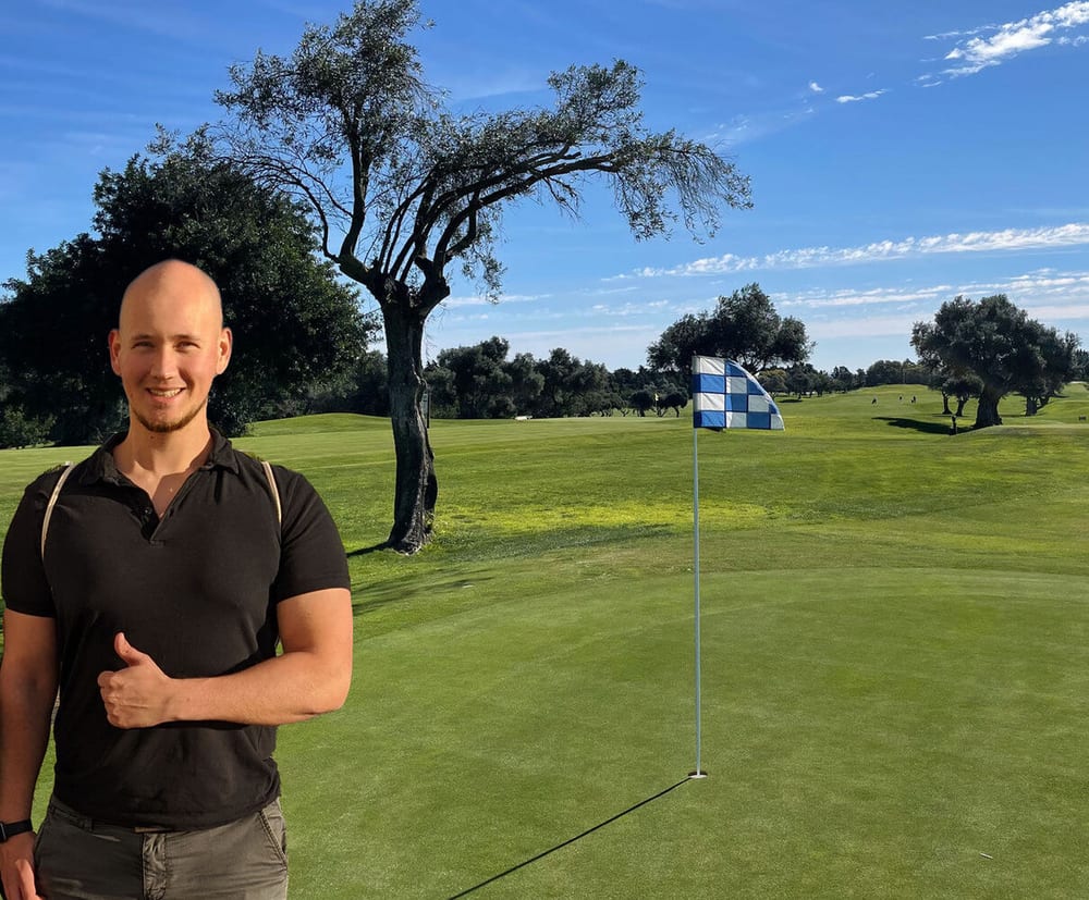 Mirco von Finanz-Illuminati auf dem Golfplatz